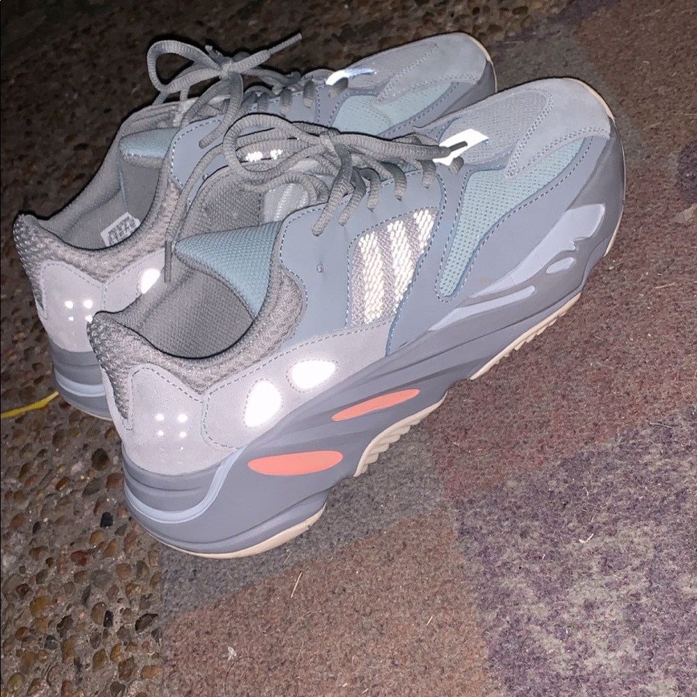Yeezy 700 9.5 size used very good shoes